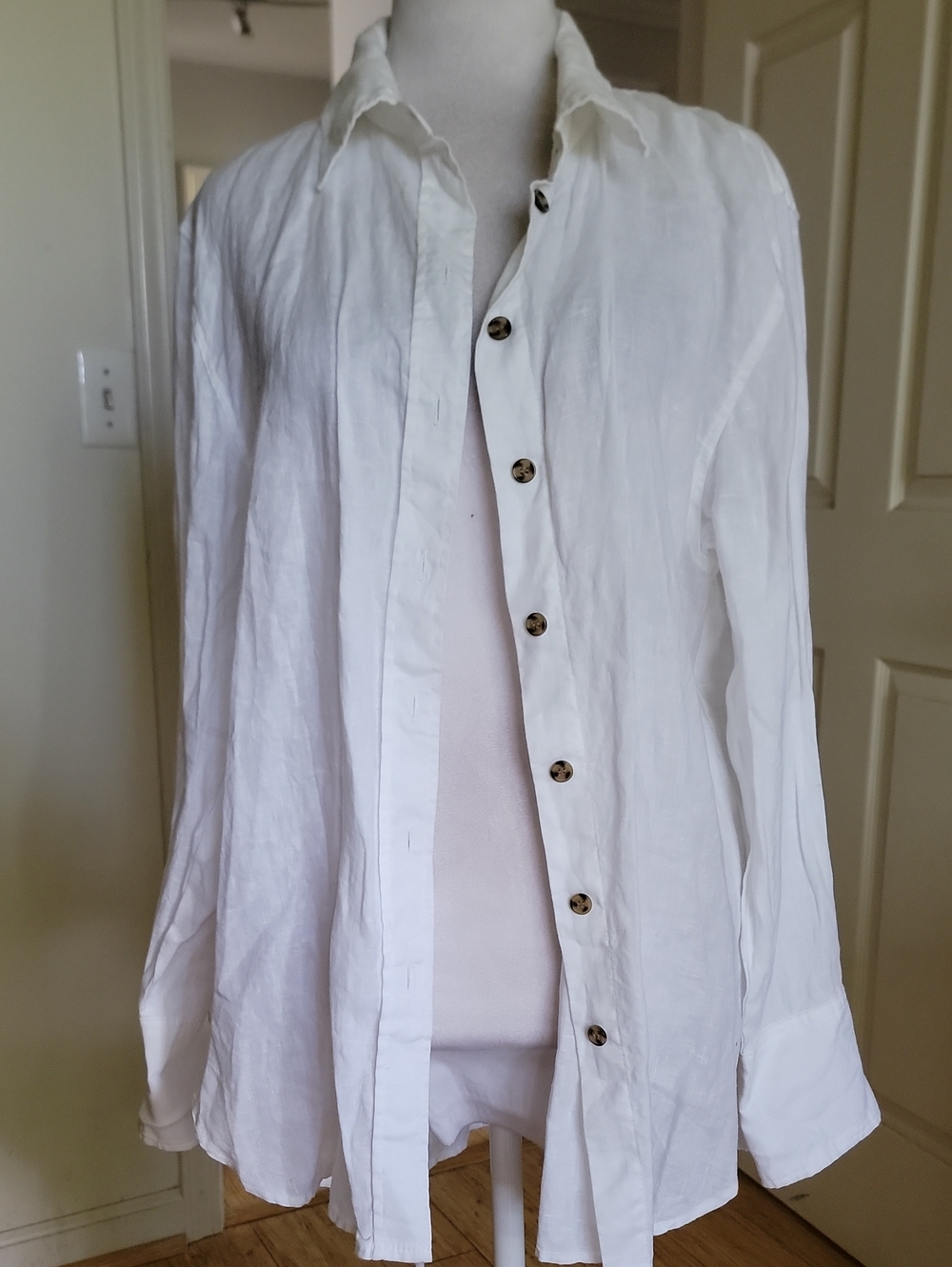 Sanctuary Classic White Linen Button-Up Shirt